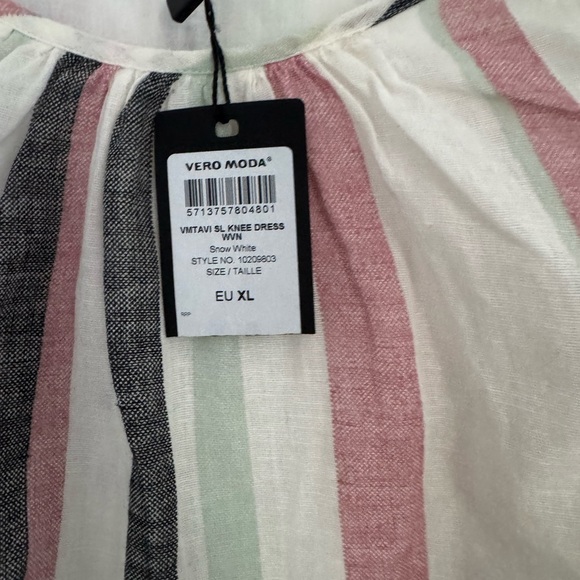 Vero Moda NWTWhite and Gray Flutter Sleeve Sundress. Top 21”length 37,5” - Picture 4 of 6